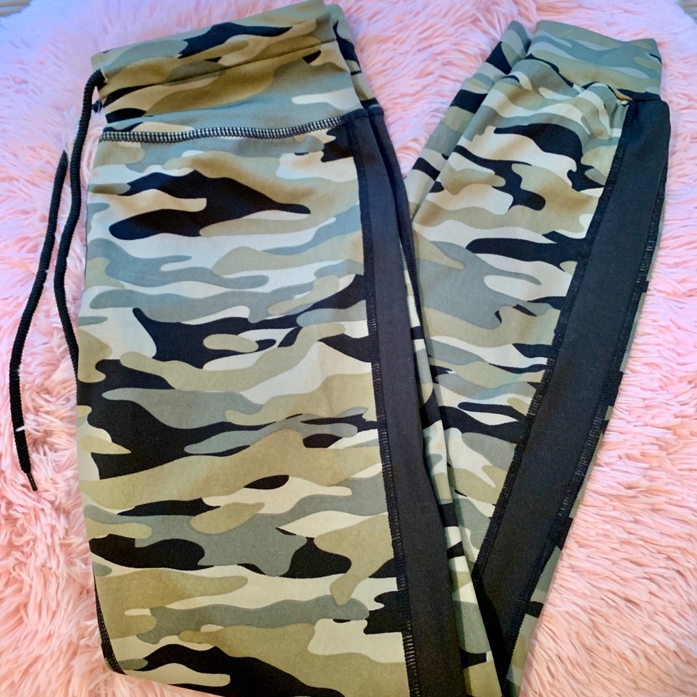 Camo Side Stripe Jogger Draw String Fit Pant Small - image 1